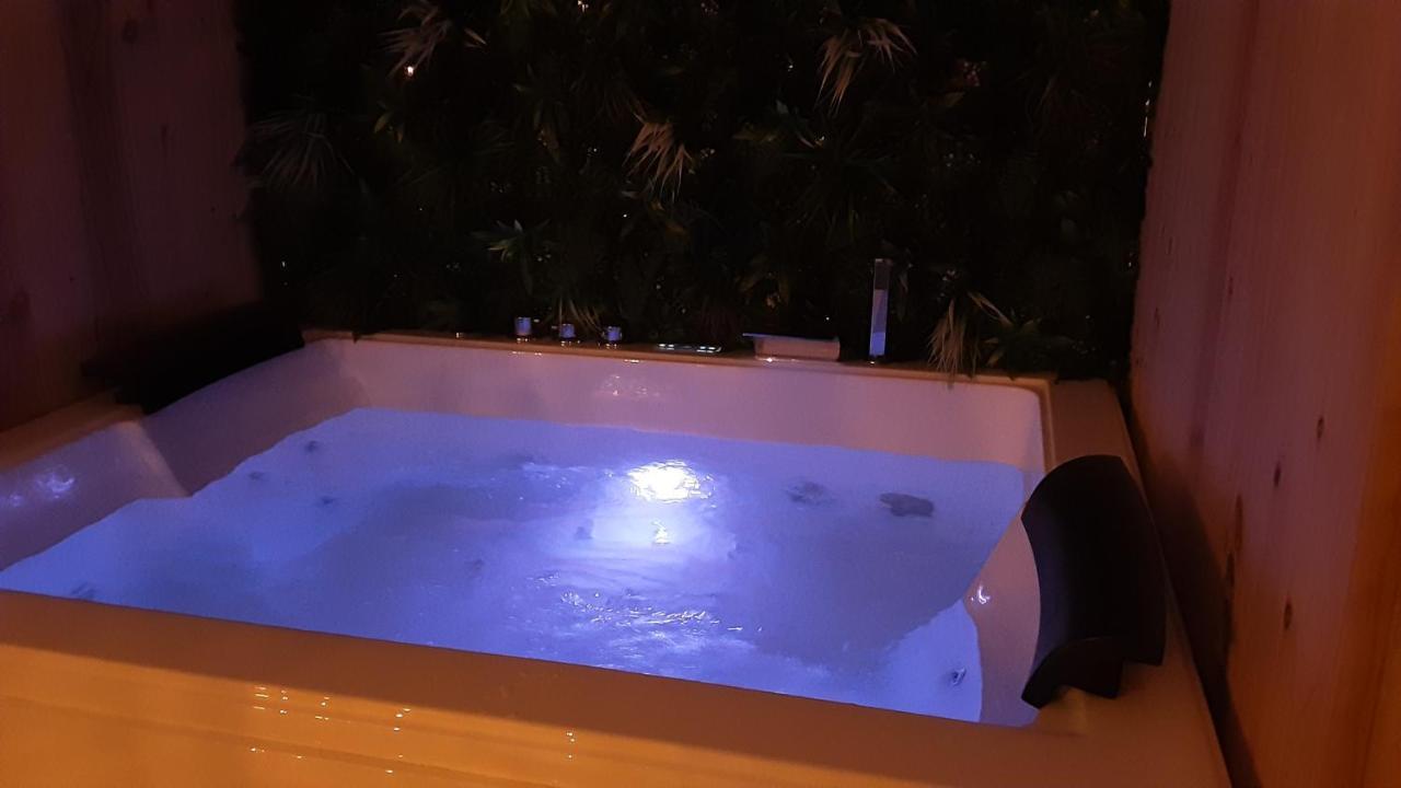 Du Berry - Loveroom Avec Sauna, Hammam, Jacuzzi Privatifs