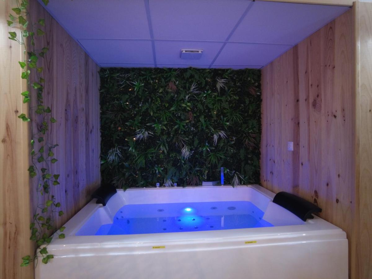 Du Berry - Loveroom Avec Sauna, Hammam, Jacuzzi Privatifs * Reuilly (Indre)
