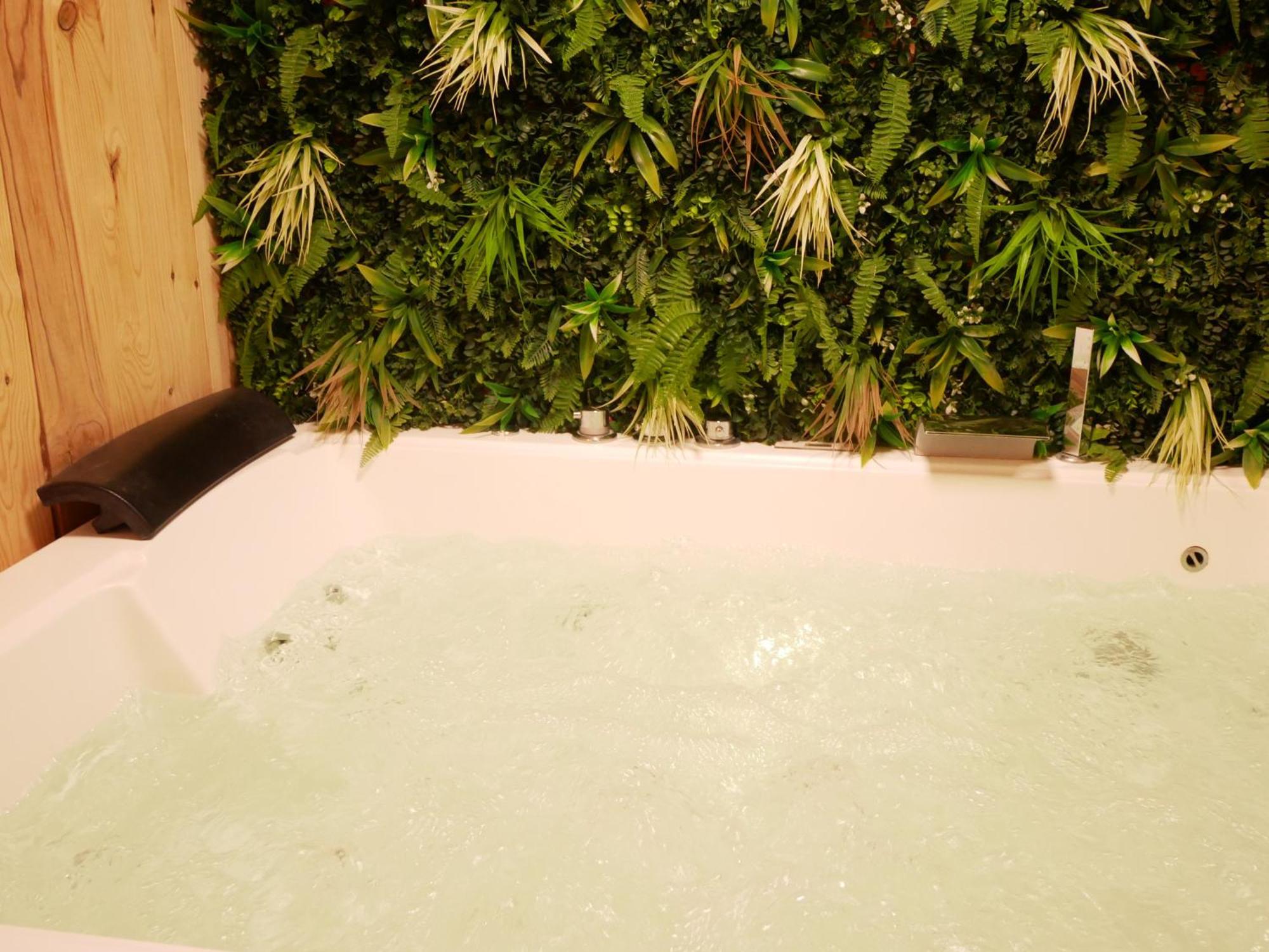 Apartment Du Berry - Loveroom Avec Sauna, Hammam, Jacuzzi Privatifs Reuilly (Indre)