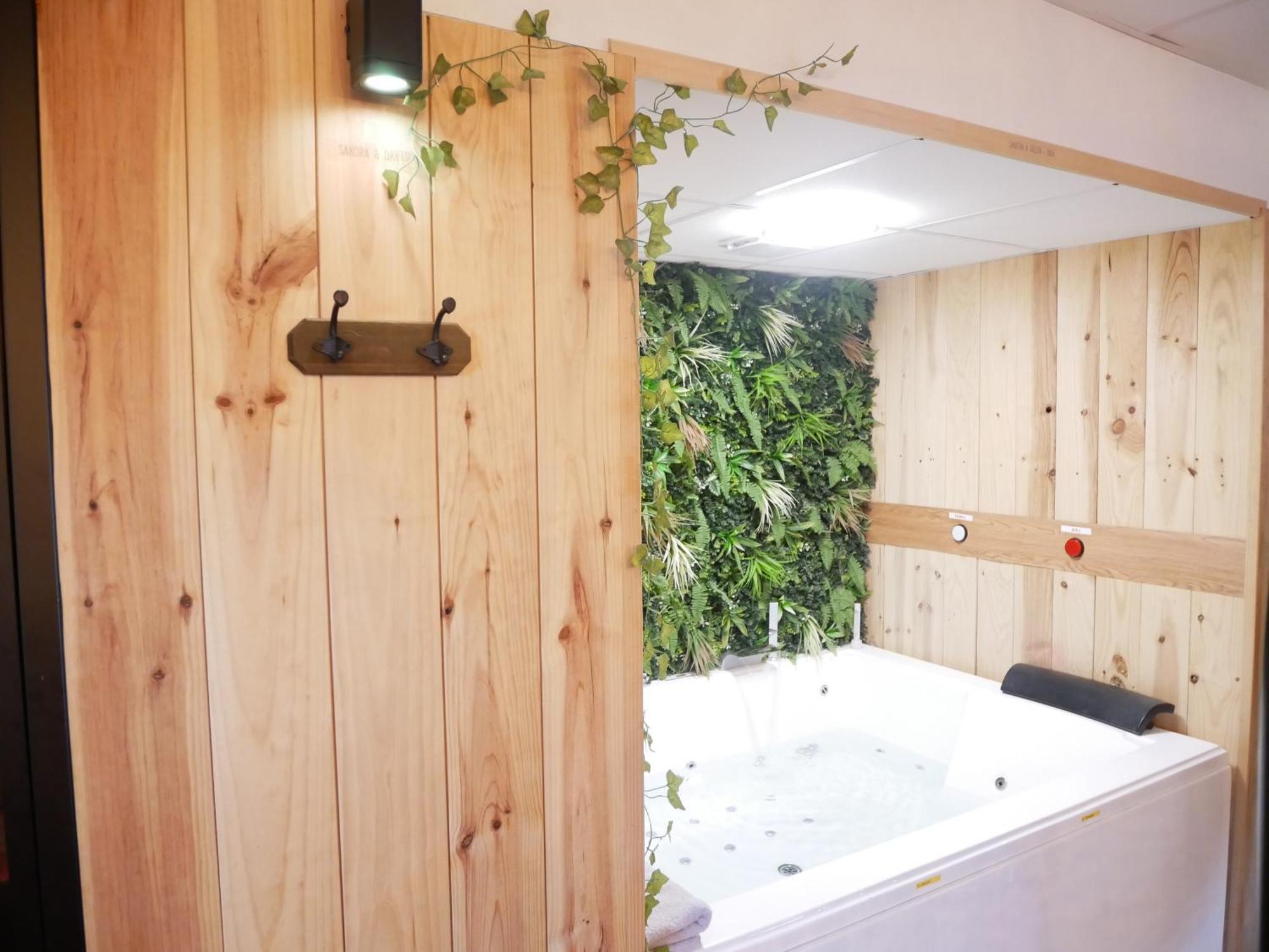 Du Berry - Loveroom Avec Sauna, Hammam, Jacuzzi Privatifs Apartment Reuilly (Indre)