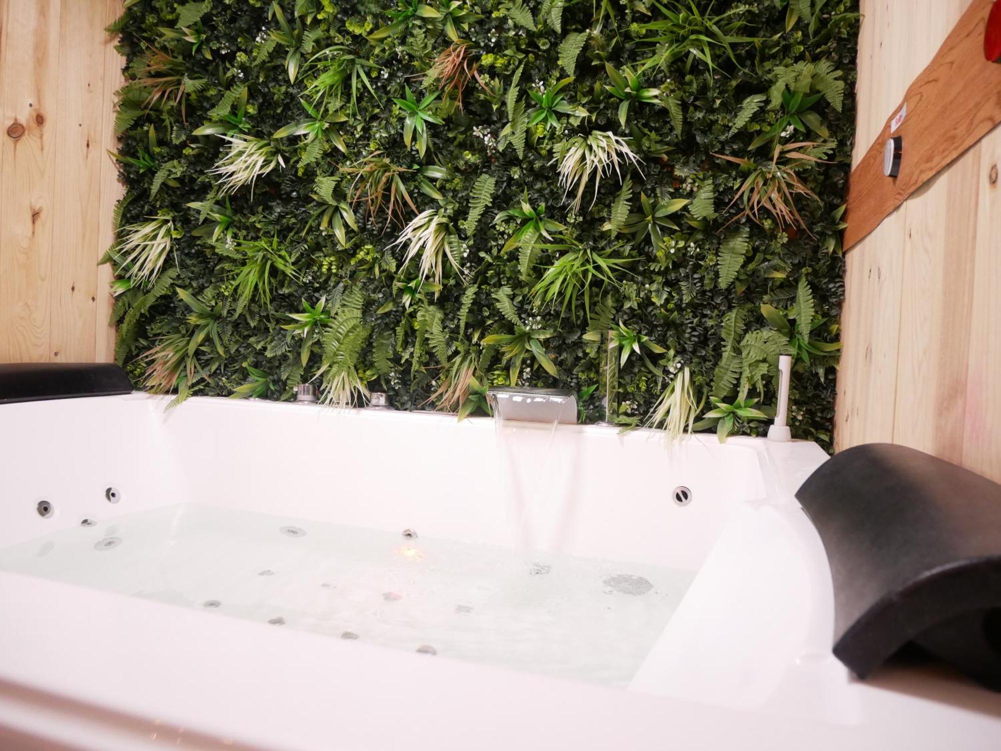 Du Berry - Loveroom Avec Sauna, Hammam, Jacuzzi Privatifs Apartment
