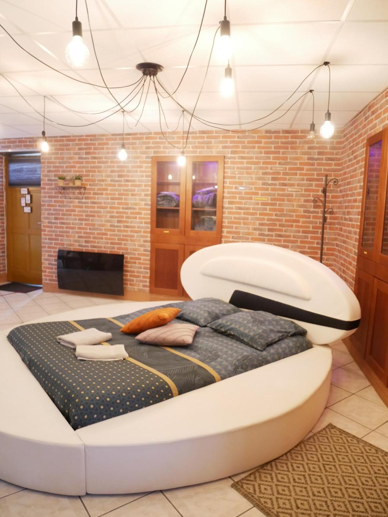 Du Berry - Loveroom Avec Sauna, Hammam, Jacuzzi Privatifs Apartment *