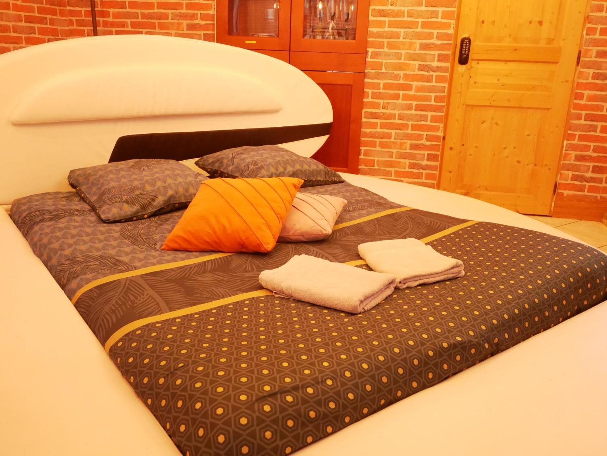 Apartment Du Berry - Loveroom Avec Sauna, Hammam, Jacuzzi Privatifs Reuilly (Indre)